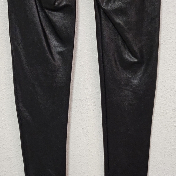 Spanx faux leather like leggings size medium - Picture 9 of 16